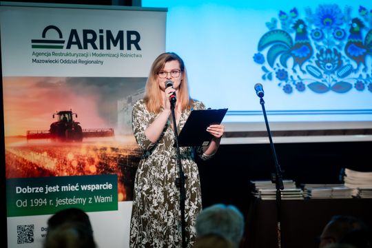 Wręczenie czeków dla Kół Gospodyń Wiejskich z powiatu Szydłowieckiego (zdjęcia)
