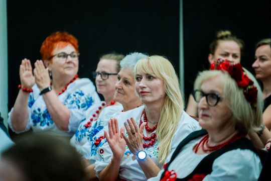 Wręczenie czeków dla Kół Gospodyń Wiejskich z powiatu Szydłowieckiego (zdjęcia)