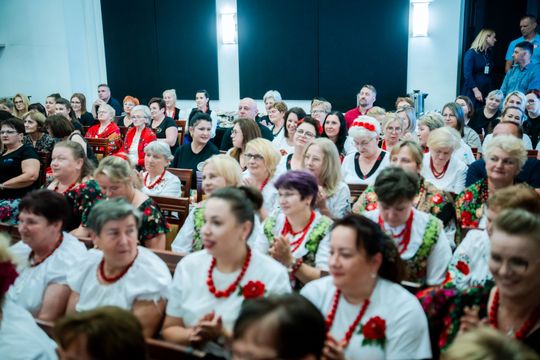 Wręczenie czeków dla Kół Gospodyń Wiejskich z powiatu Szydłowieckiego (zdjęcia)
