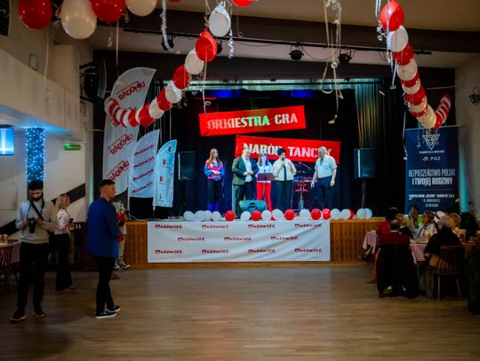 Potańcówka w klimacie PRL w DK Idalin (zdjęcia)