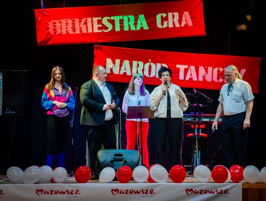 Potańcówka w klimacie PRL w DK Idalin (zdjęcia)