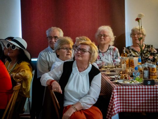 Potańcówka w klimacie PRL w DK Idalin (zdjęcia)