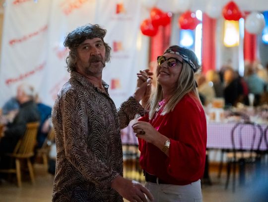 Potańcówka w klimacie PRL w DK Idalin (zdjęcia)