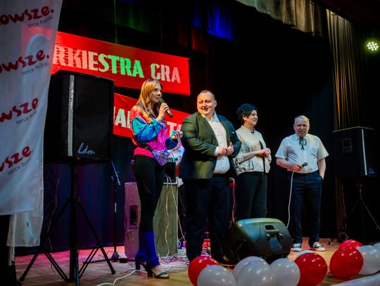 Potańcówka w klimacie PRL w DK Idalin (zdjęcia)