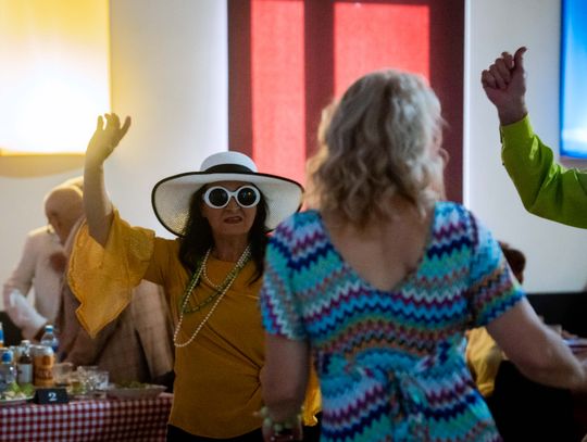 Potańcówka w klimacie PRL w DK Idalin (zdjęcia)