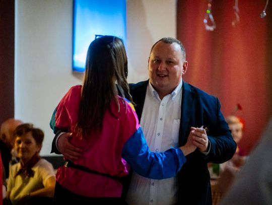 Potańcówka w klimacie PRL w DK Idalin (zdjęcia)