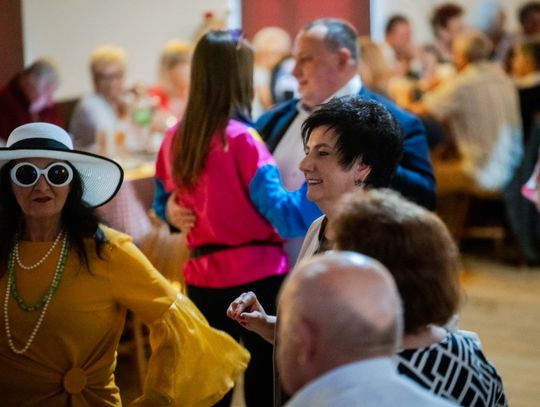 Potańcówka w klimacie PRL w DK Idalin (zdjęcia)