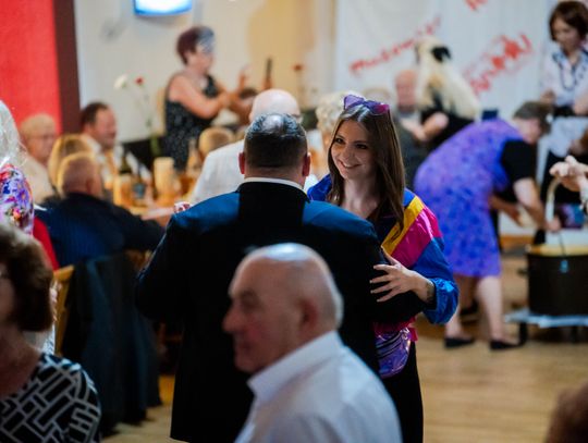 Potańcówka w klimacie PRL w DK Idalin (zdjęcia)