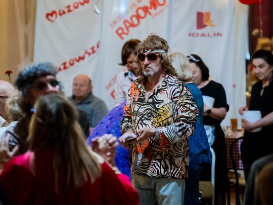 Potańcówka w klimacie PRL w DK Idalin (zdjęcia)