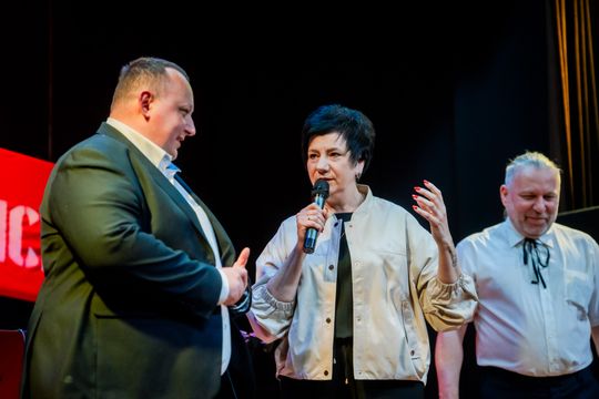 Potańcówka w klimacie PRL w DK Idalin (zdjęcia) Potańcówka w klimacie PRL w DK Idalin (zdjęcia)