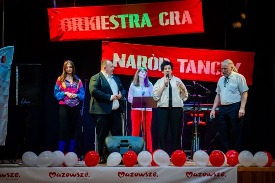 Potańcówka w klimacie PRL w DK Idalin (zdjęcia)