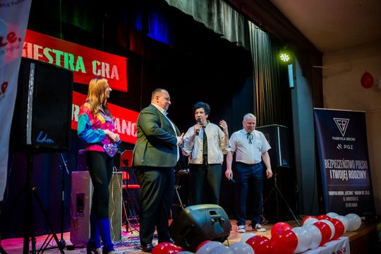 Potańcówka w klimacie PRL w DK Idalin (zdjęcia)