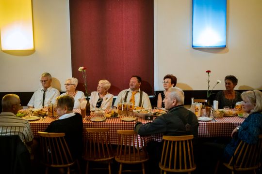 Potańcówka w klimacie PRL w DK Idalin (zdjęcia)