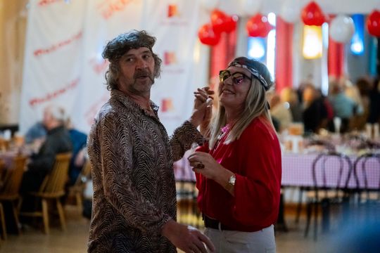 Potańcówka w klimacie PRL w DK Idalin (zdjęcia)