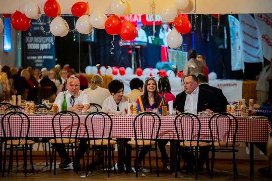 Potańcówka w klimacie PRL w DK Idalin (zdjęcia)