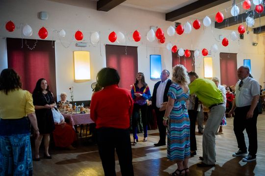 Potańcówka w klimacie PRL w DK Idalin (zdjęcia)