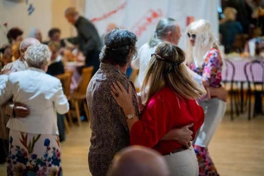 Potańcówka w klimacie PRL w DK Idalin (zdjęcia)