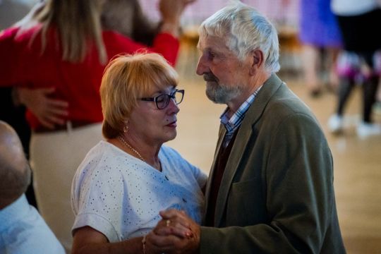 Potańcówka w klimacie PRL w DK Idalin (zdjęcia)