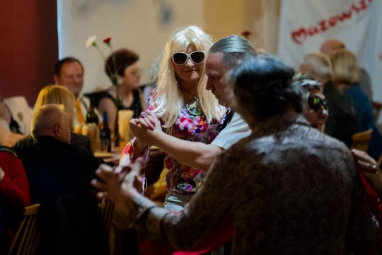 Potańcówka w klimacie PRL w DK Idalin (zdjęcia) Potańcówka w klimacie PRL w DK Idalin (zdjęcia)