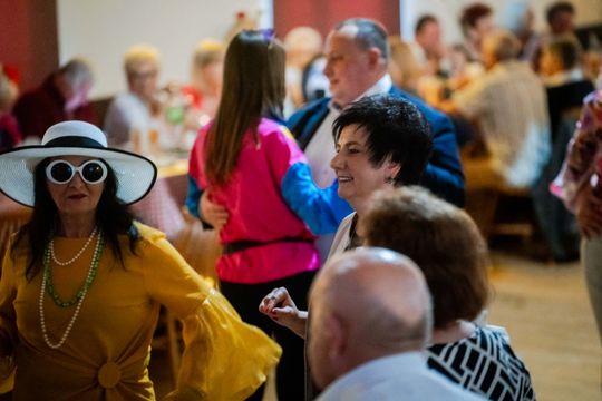 Potańcówka w klimacie PRL w DK Idalin (zdjęcia)