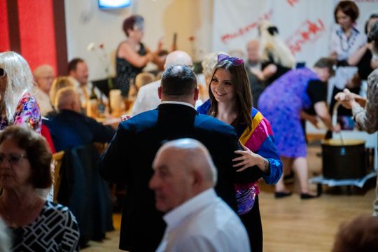 Potańcówka w klimacie PRL w DK Idalin (zdjęcia)