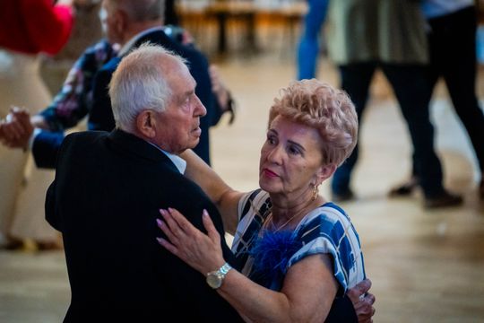 Potańcówka w klimacie PRL w DK Idalin (zdjęcia)