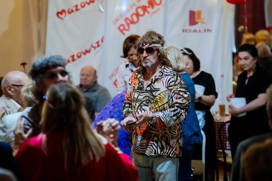 Potańcówka w klimacie PRL w DK Idalin (zdjęcia)