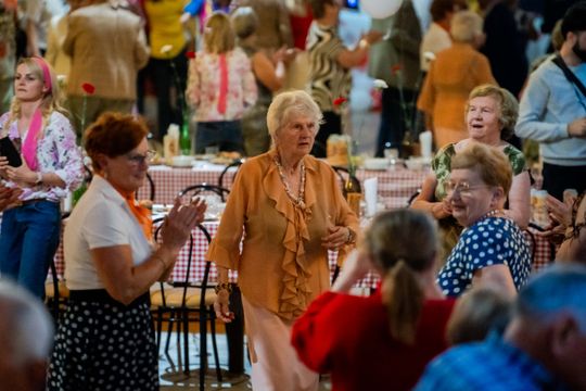 Potańcówka w klimacie PRL w DK Idalin (zdjęcia)