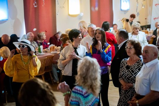 Potańcówka w klimacie PRL w DK Idalin (zdjęcia)