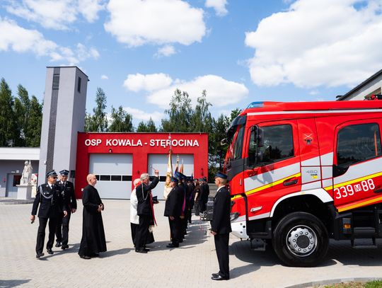Przekazanie wozu strażackiego dla OSP Kowala- Stępocina (zdjęcia)