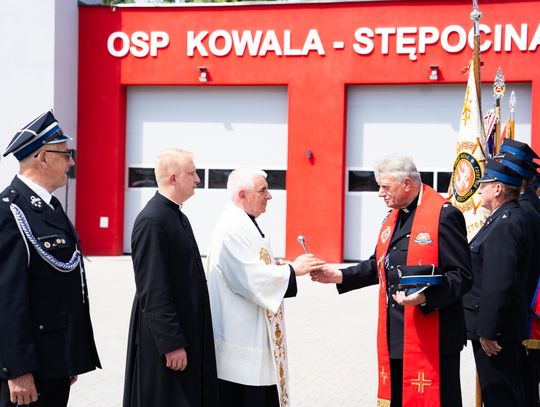 Przekazanie wozu strażackiego dla OSP Kowala- Stępocina (zdjęcia)