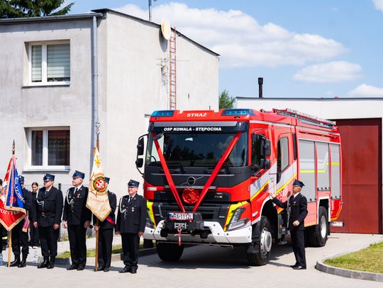 Przekazanie wozu strażackiego dla OSP Kowala- Stępocina (zdjęcia)