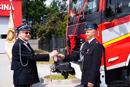 Przekazanie wozu strażackiego dla OSP Kowala- Stępocina (zdjęcia) Przekazanie wozu strażackiego dla OSP Kowala- Stępocina (zdjęcia)