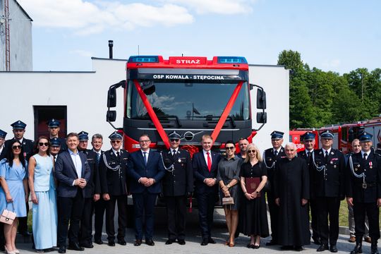 Przekazanie wozu strażackiego dla OSP Kowala- Stępocina (zdjęcia) Przekazanie wozu strażackiego dla OSP Kowala- Stępocina (zdjęcia)