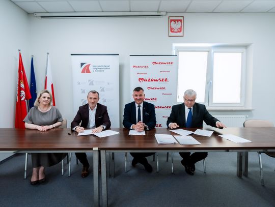 Podpisanie umowy na przebudowę DW731 (zdjęcia)