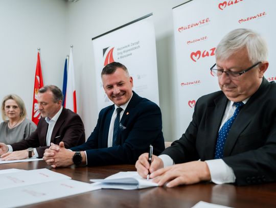 Podpisanie umowy na przebudowę DW731 (zdjęcia)