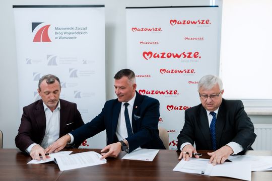 Podpisanie umowy na przebudowę DW731 (zdjęcia)