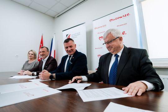 Podpisanie umowy na przebudowę DW731 (zdjęcia)