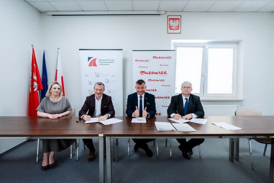 Podpisanie umowy na przebudowę DW731 (zdjęcia)