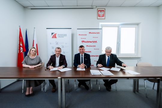 Podpisanie umowy na przebudowę DW731 (zdjęcia)