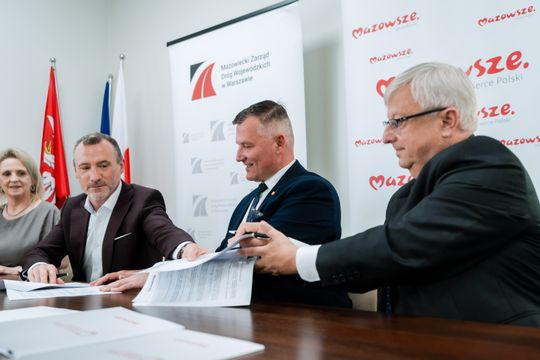 Podpisanie umowy na przebudowę DW731 (zdjęcia)