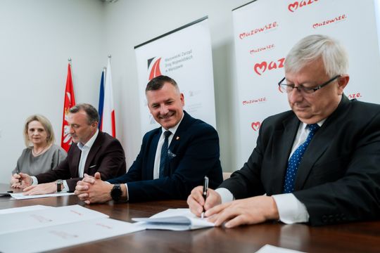 Podpisanie umowy na przebudowę DW731 (zdjęcia)