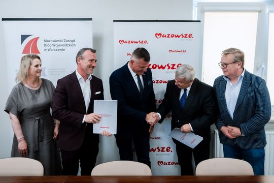 Podpisanie umowy na przebudowę DW731 (zdjęcia)