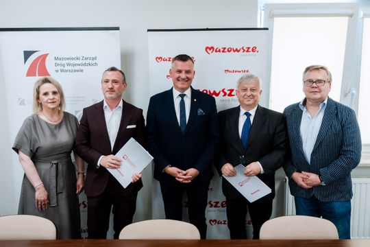 Podpisanie umowy na przebudowę DW731 (zdjęcia)
