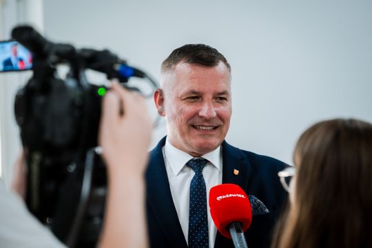 Podpisanie umowy na przebudowę DW731 (zdjęcia)