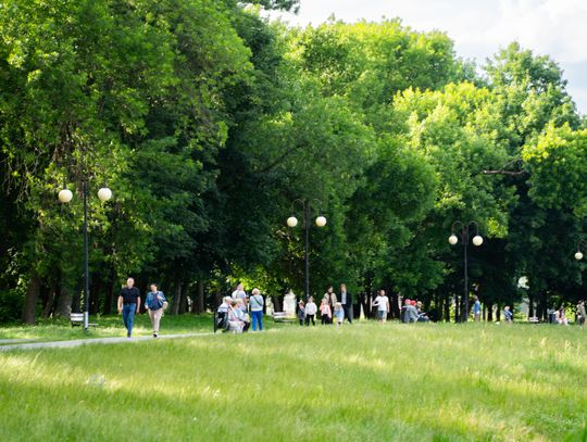 Radomianie w dniu wolnym od pracy - fotospacer (zdjęcia)