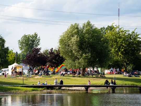 Radomianie w dniu wolnym od pracy - fotospacer (zdjęcia)