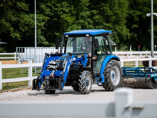 Zawody regionalne i towarzyskie w skokach przez przeszkody (zdjęcia)