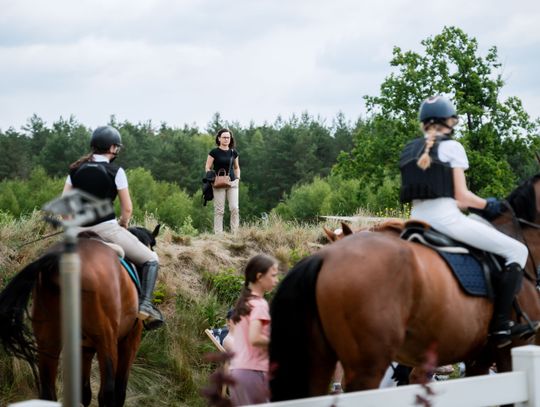 Zawody regionalne i towarzyskie w skokach przez przeszkody (zdjęcia)