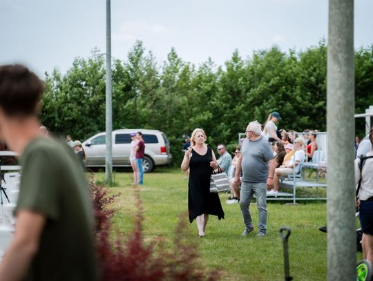 Zawody regionalne i towarzyskie w skokach przez przeszkody (zdjęcia)